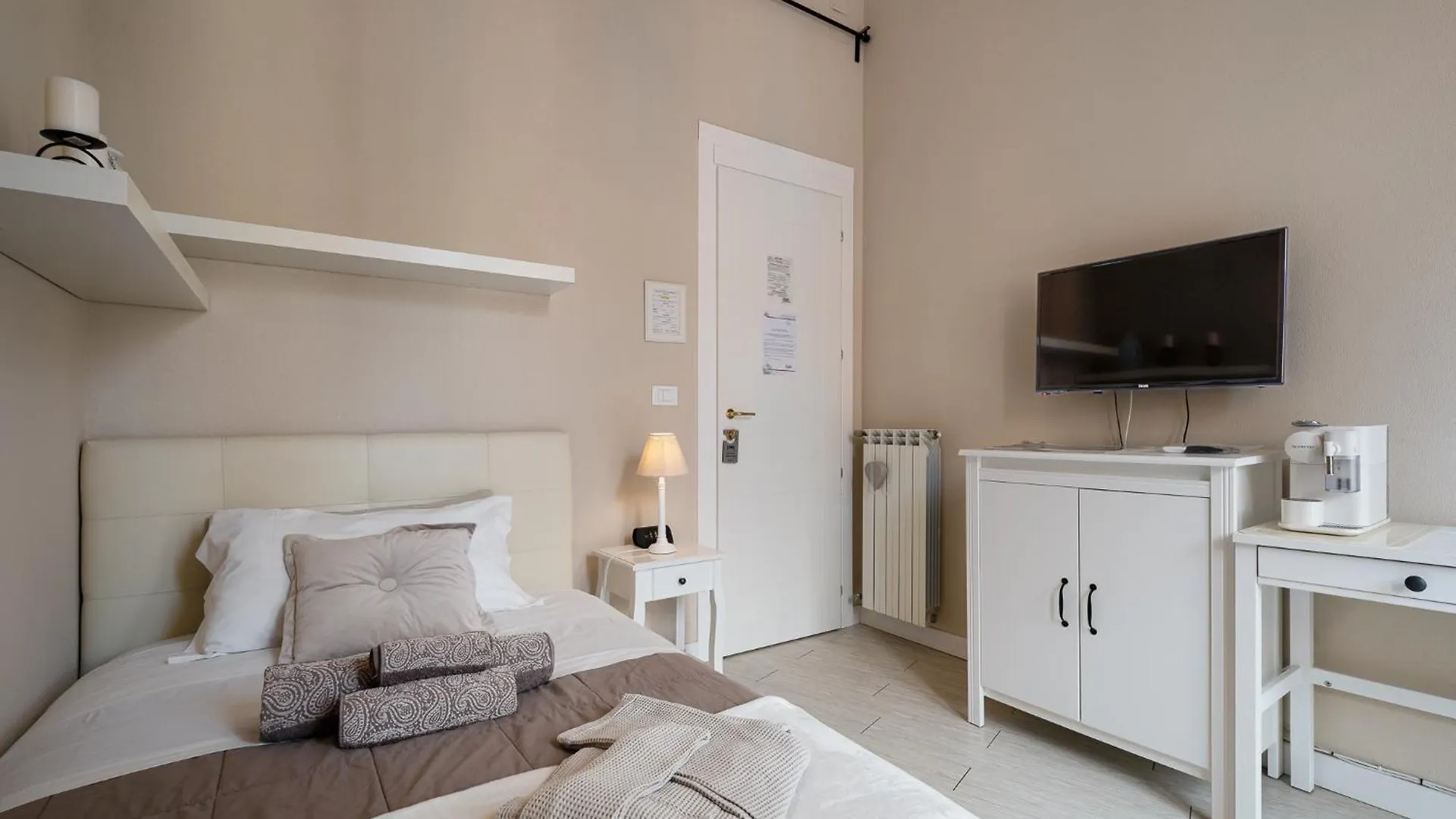 Your House Rooms جنوة بيت ضيافة