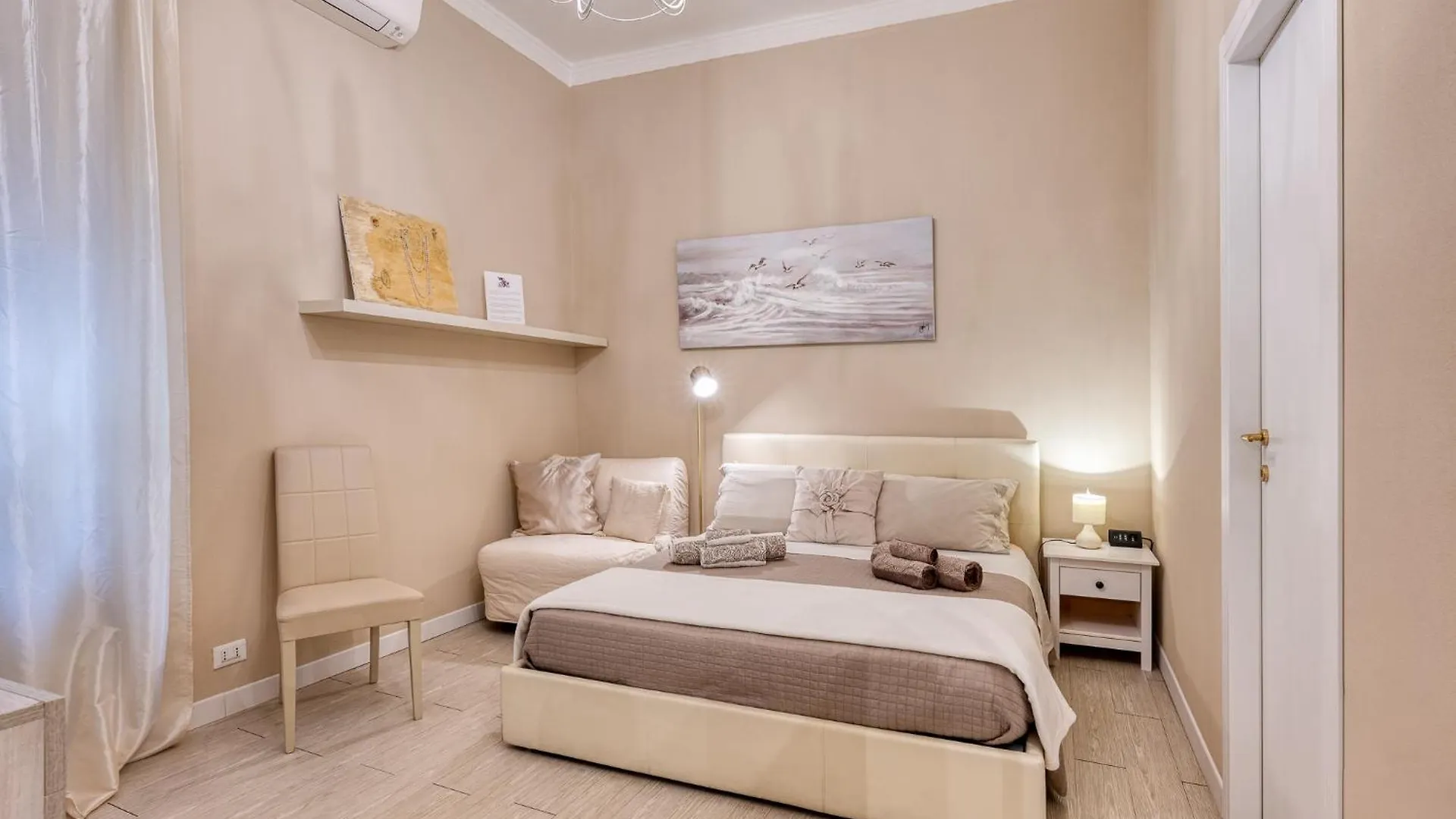 Your House Rooms جنوة 0*,  إيطاليا