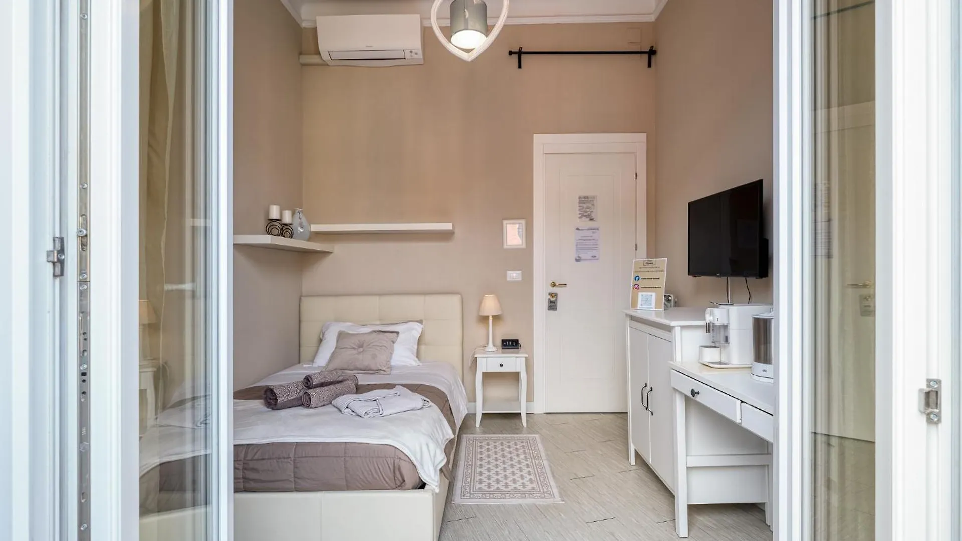 بيت ضيافة Your House Rooms جنوة
