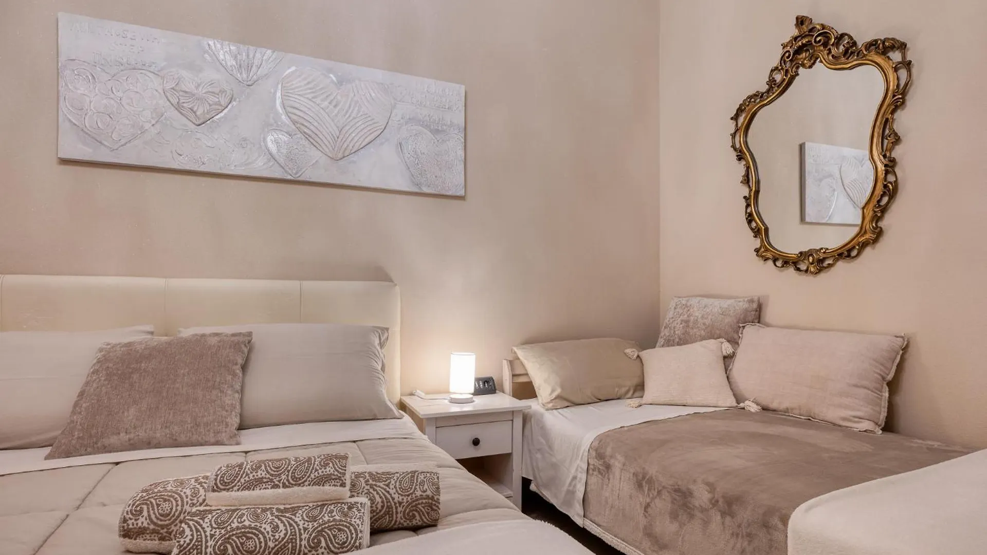 Your House Rooms جنوة إيطاليا