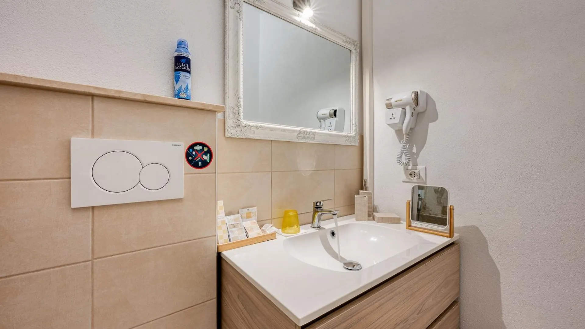 بيت ضيافة Your House Rooms جنوة