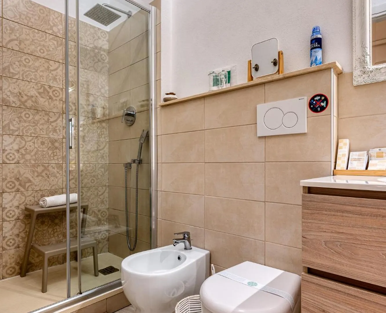 Your House Rooms جنوة 0*,