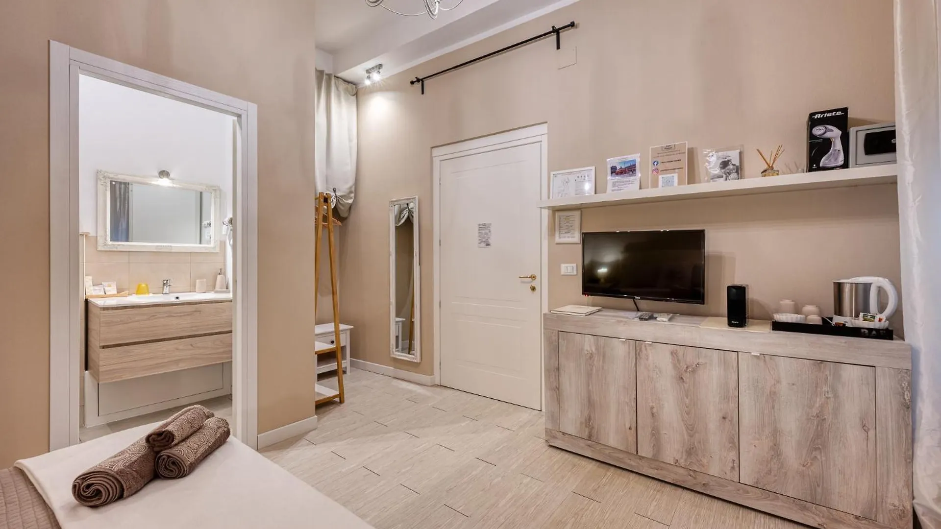 بيت ضيافة Your House Rooms جنوة